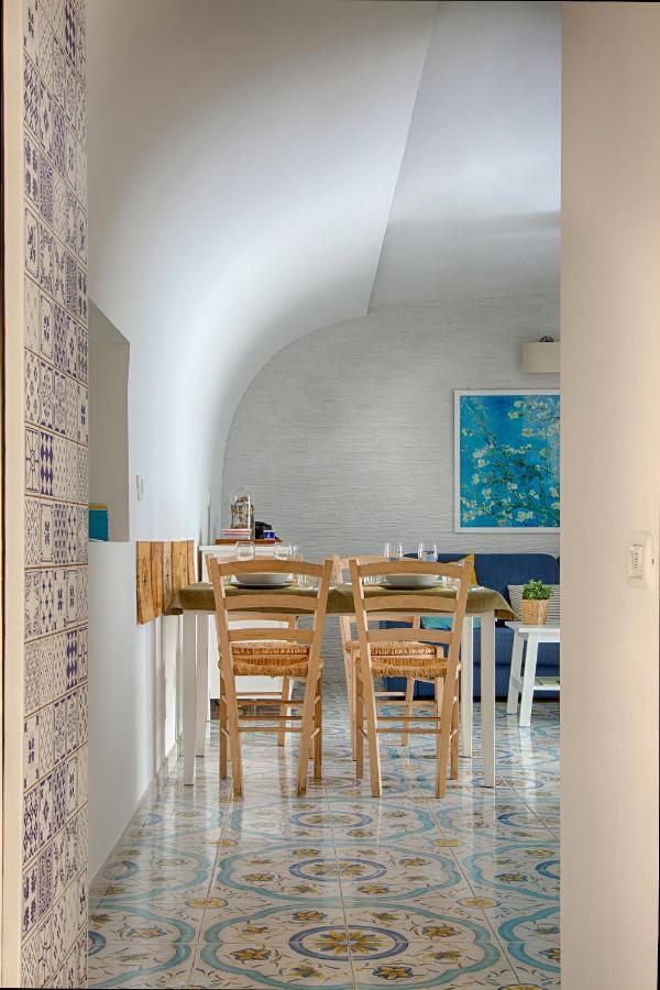 Apartment Lovely Near Via Dei Mille - Chiaia Area *