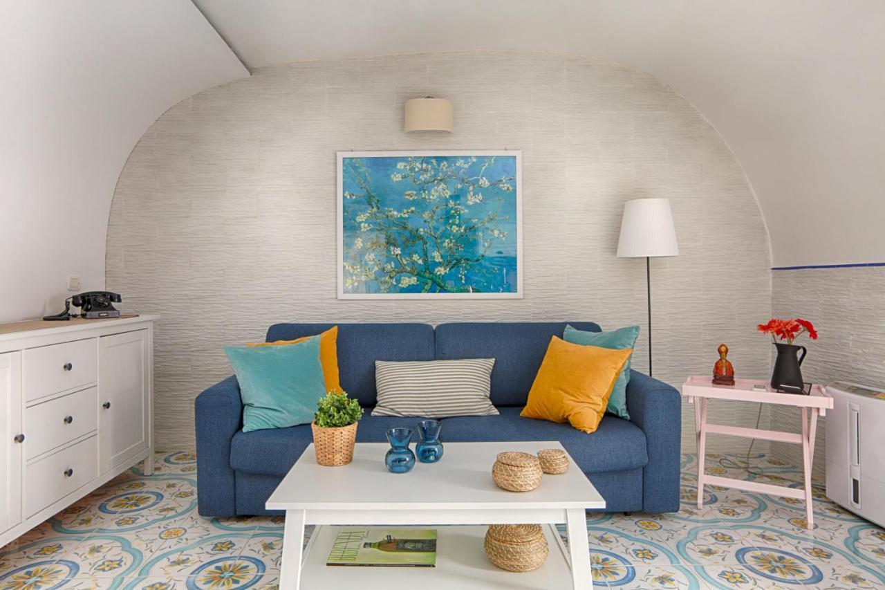 Lovely Near Via Dei Mille - Chiaia Area Apartment