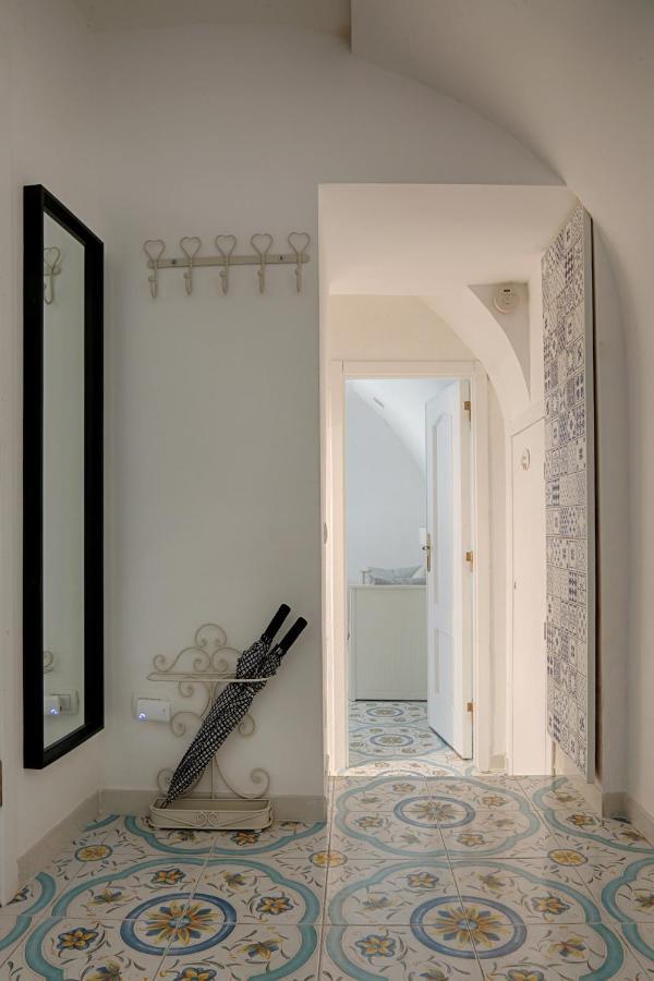 Apartment Lovely Near Via Dei Mille - Chiaia Area *